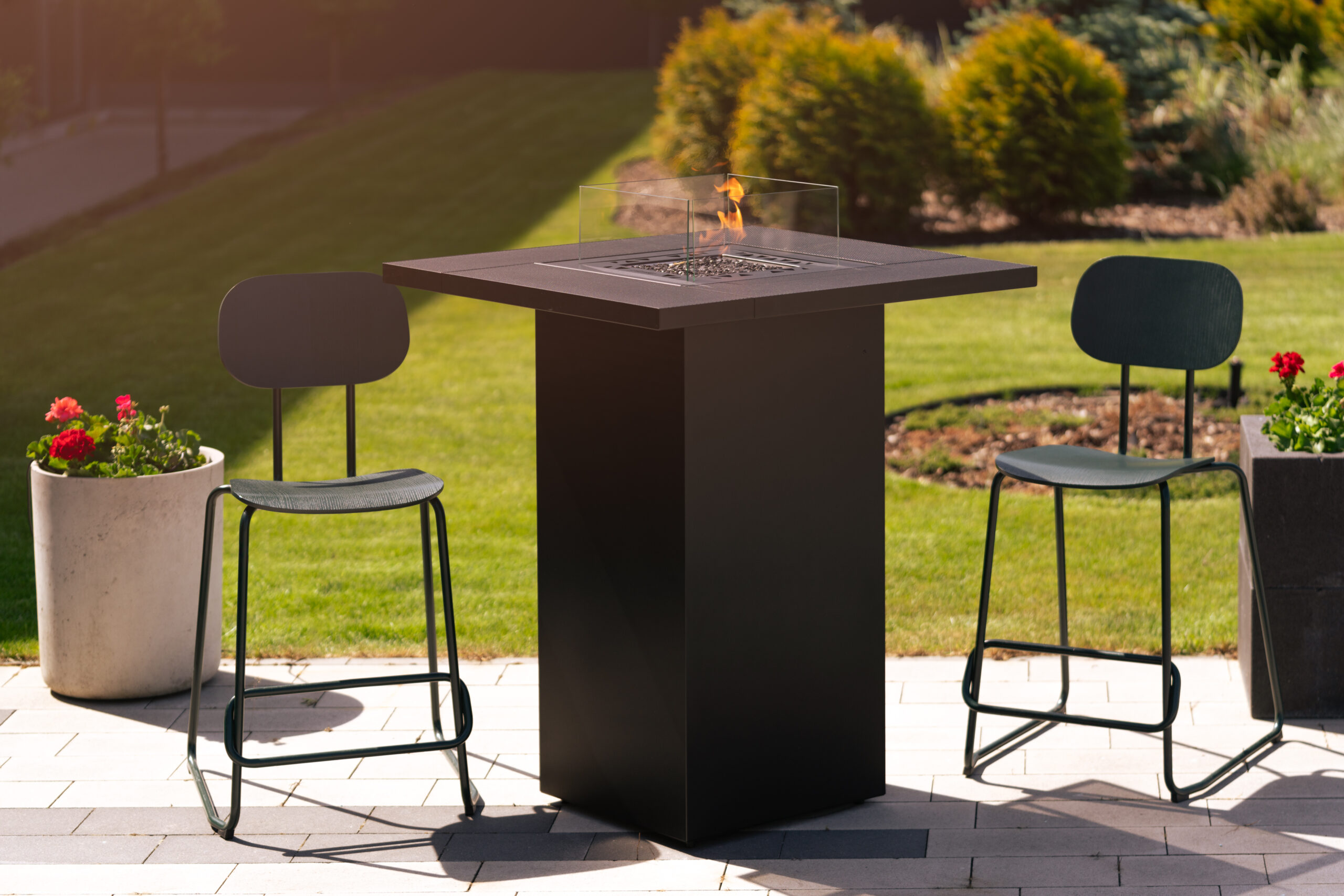 Turn Up the Heat With Fire Tables That Transform Outdoor Living ...